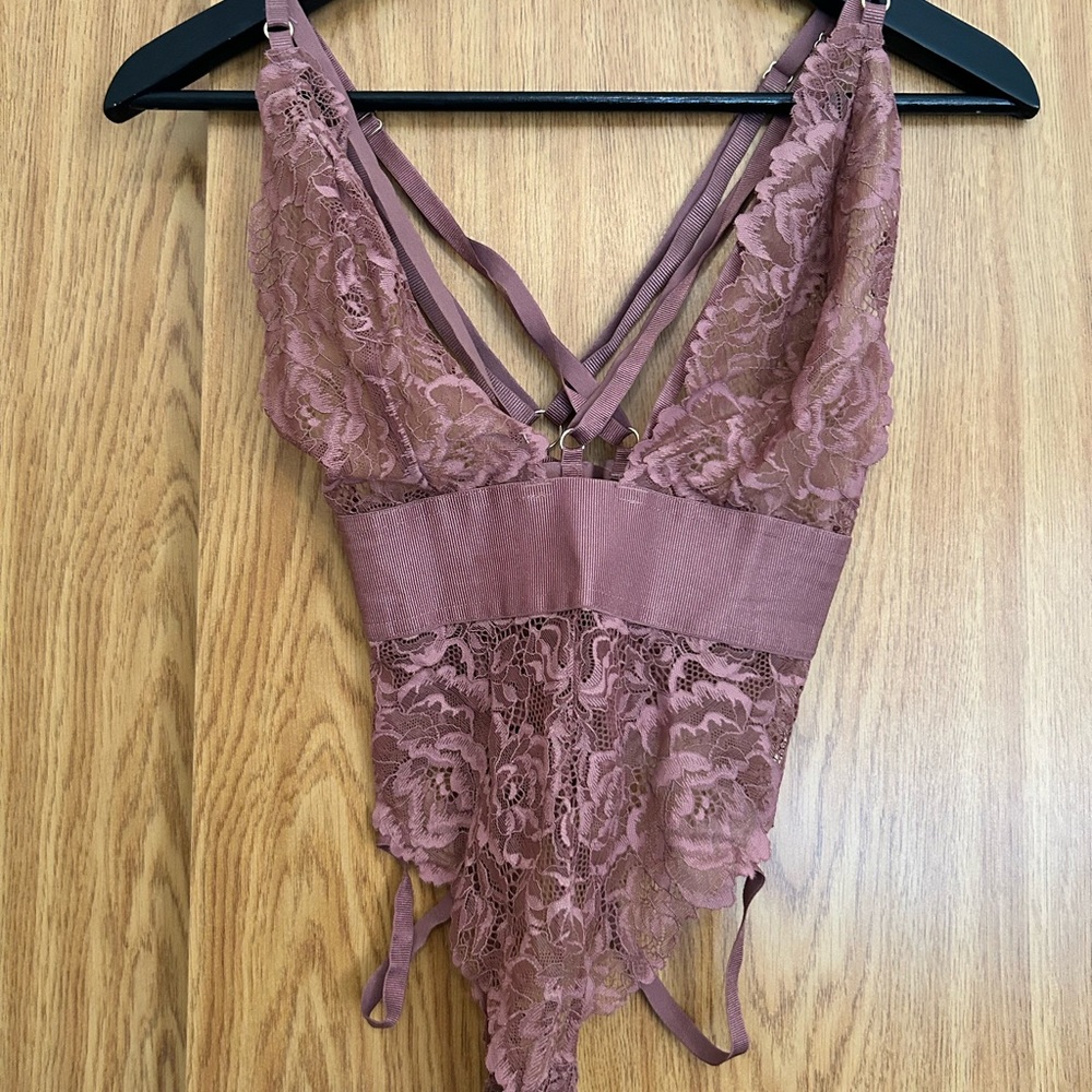 Victoria's Secret Vibrant Lace and Satin Bra Collection - Picture 7 of 8